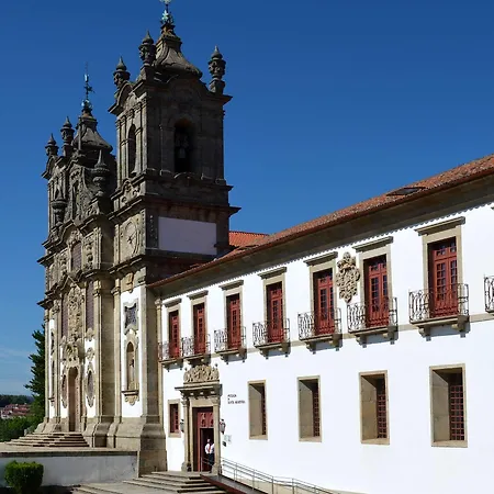 Mosteiro De Гимарайнш